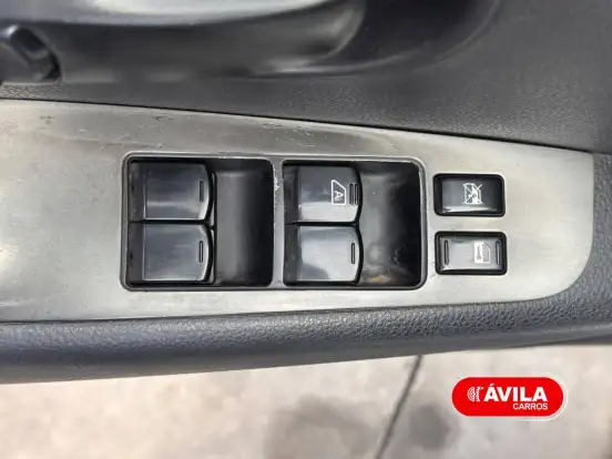 NISSAN-LIVINA-2012