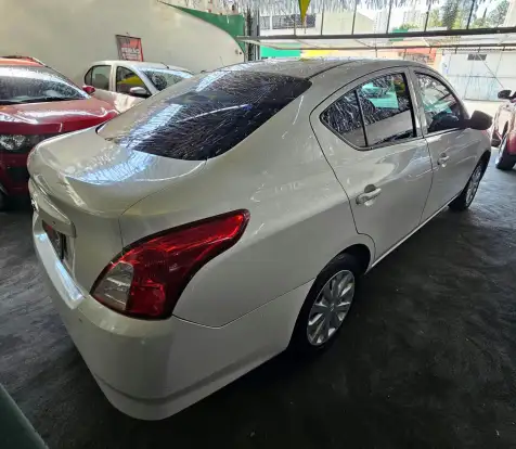 NISSAN-VERSA-2019