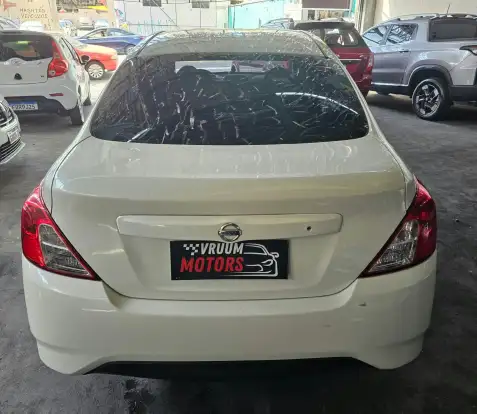 NISSAN-VERSA-2019