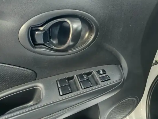 NISSAN-VERSA-2019