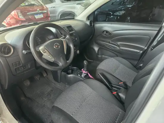 NISSAN-VERSA-2019