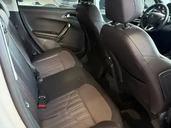 PEUGEOT-2008-1.6 16V FLEX GRIFFE 4P AUTOMÁTICO PEUGEOT-2008-2015