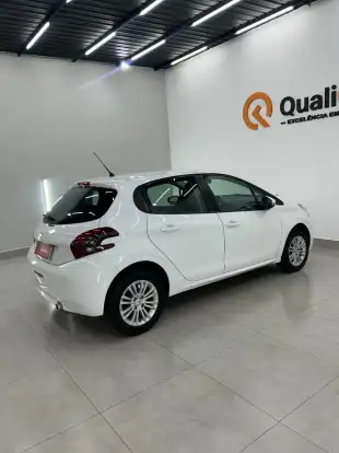 PEUGEOT-208-2018