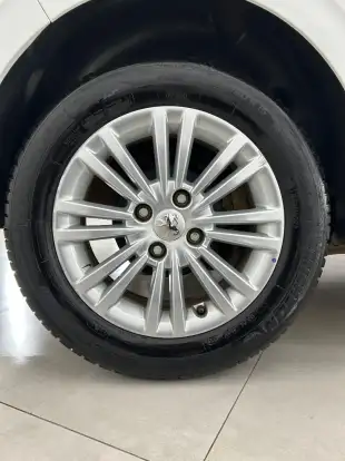 PEUGEOT-208-2018