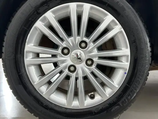 PEUGEOT-208-1.6 ACTIVE PACK 16V FLEX 4P AUTOMÁTICO PEUGEOT-208-2018
