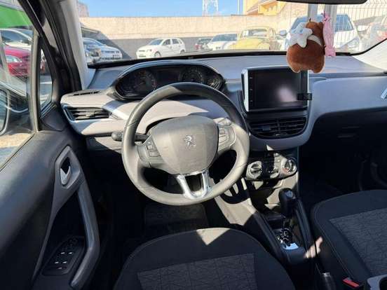 PEUGEOT-208-2018
