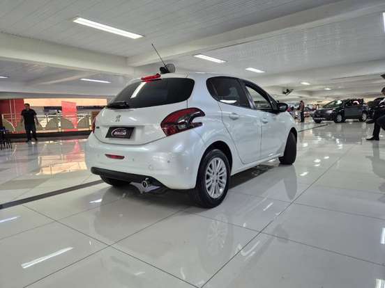 PEUGEOT-208-2017