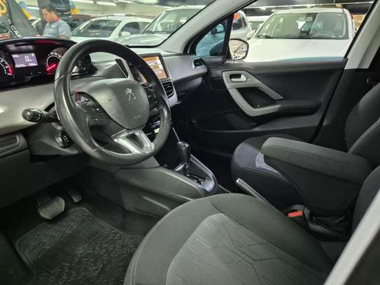 PEUGEOT-208-2017