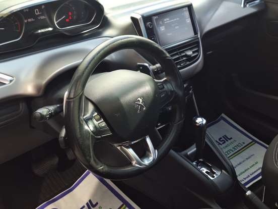PEUGEOT-208-1.6 GRIFFE 16V FLEX 4P AUTOMÁTICO PEUGEOT-208-2016