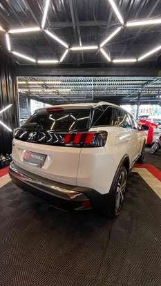 PEUGEOT-3008-2017