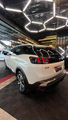 PEUGEOT-3008-2017
