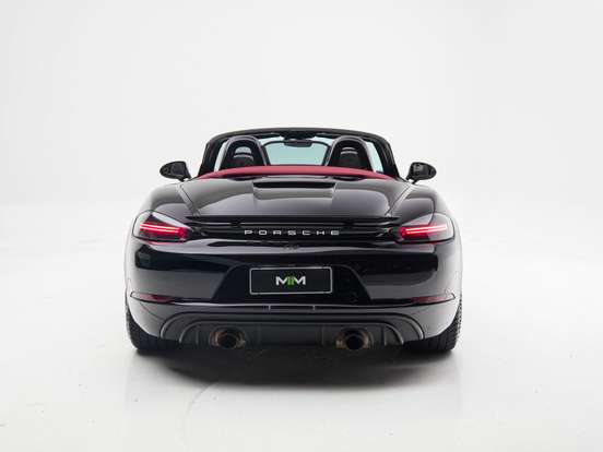 PORSCHE-718-2025