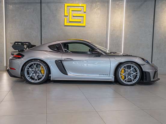PORSCHE-718-2023