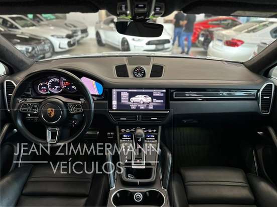 PORSCHE-CAYENNE-2021