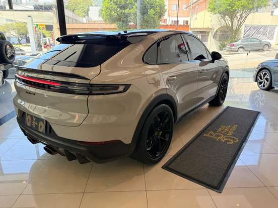 PORSCHE-CAYENNE-2024