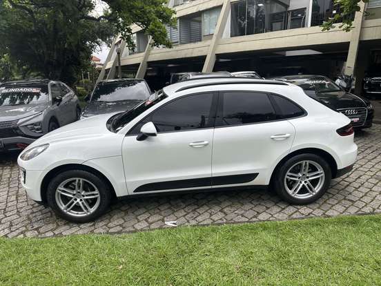 PORSCHE-MACAN-2016