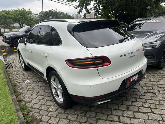 PORSCHE-MACAN-2016
