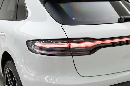 PORSCHE-MACAN-2022