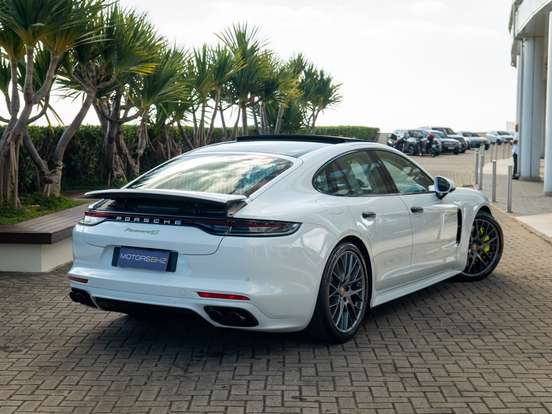 PORSCHE-PANAMERA-2023