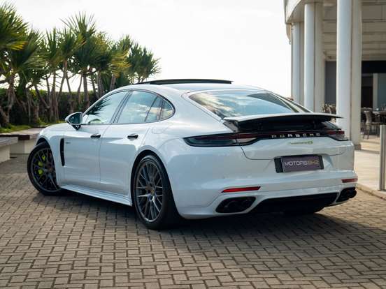 PORSCHE-PANAMERA-2023