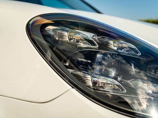 PORSCHE-PANAMERA-2023