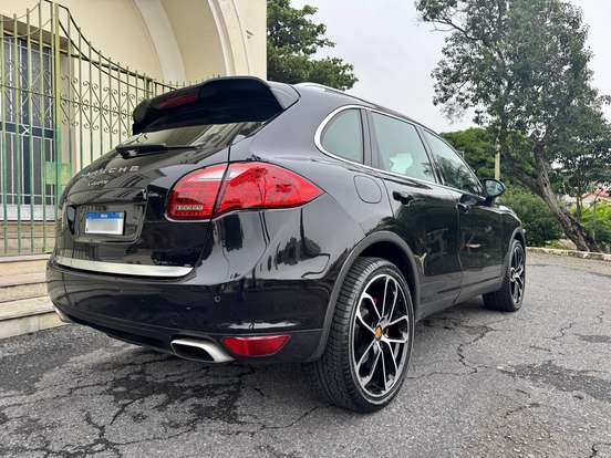 PORSCHE-CAYENNE-2012