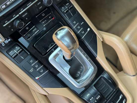 PORSCHE-CAYENNE-2011