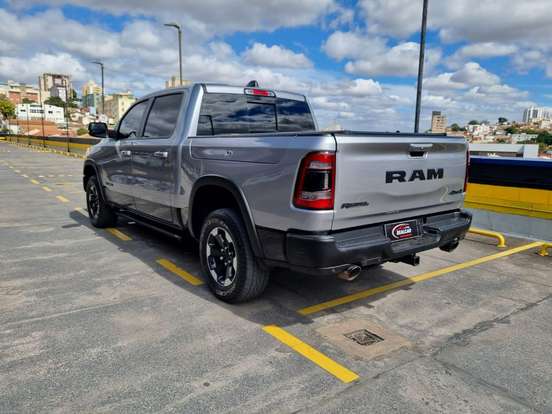 RAM-1500-5.7 V8 GASOLINA REBEL CD 4X4 AUTOMÁTICO RAM-1500-2021