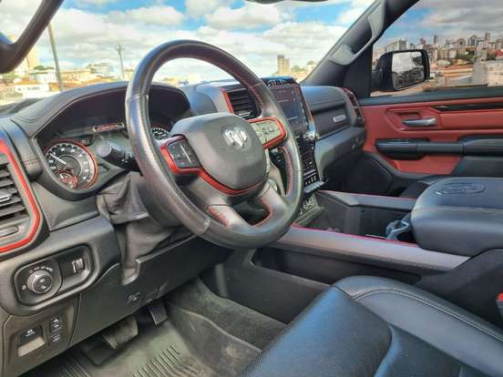 RAM-1500-5.7 V8 GASOLINA REBEL CD 4X4 AUTOMÁTICO RAM-1500-2021