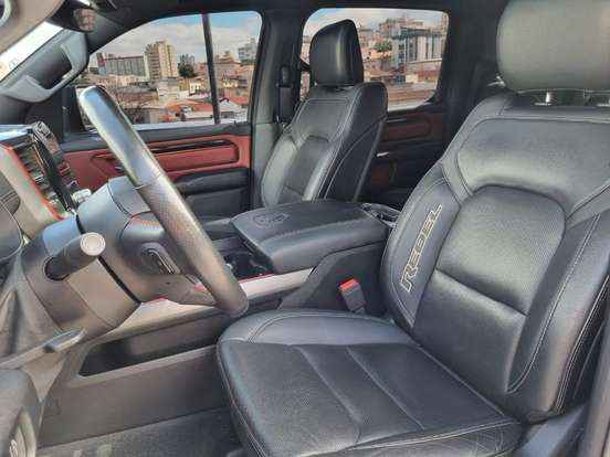 RAM-1500-5.7 V8 GASOLINA REBEL CD 4X4 AUTOMÁTICO RAM-1500-2021