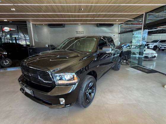 RAM CLASSIC 5.7 V8 GASOLINA LARAMIE NIGHT EDITION CD 4X4 AUTOMÁTICO
