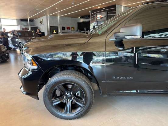RAM-CLASSIC-5.7 V8 GASOLINA LARAMIE NIGHT EDITION CD 4X4 AUTOMÁTICO RAM-CLASSIC-2022