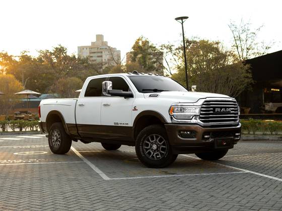 RAM 3500 6.7 I6 TURBO DIESEL LIMITED LONGHORN CD 4X4  AUTOMÁTICO