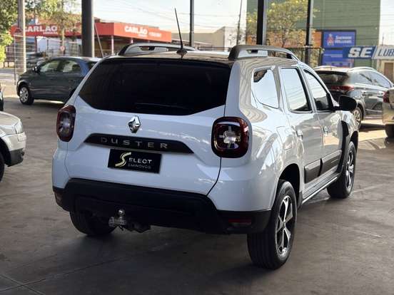 RENAULT-DUSTER-2022