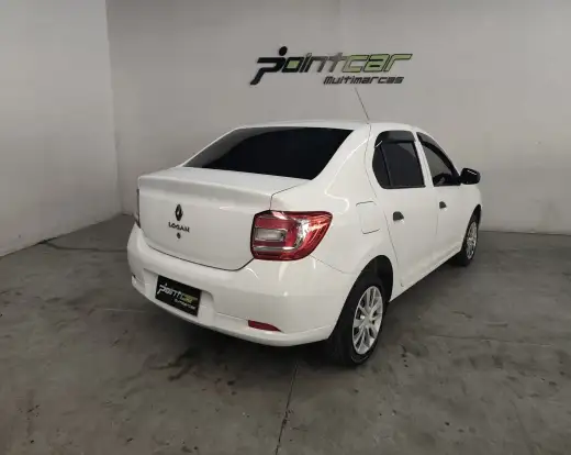 RENAULT-LOGAN-2017
