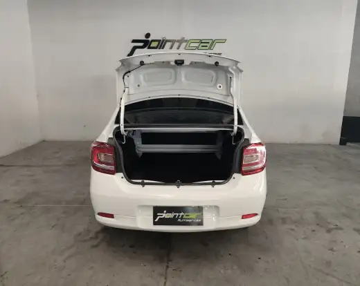 RENAULT-LOGAN-2017