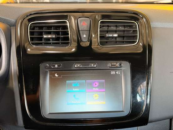 RENAULT-LOGAN-2024