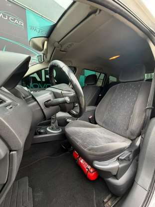 RENAULT-MEGANE-2012