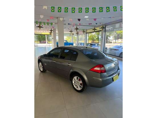 RENAULT-MEGANE-2007