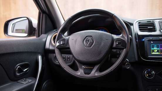 RENAULT-SANDERO-2018
