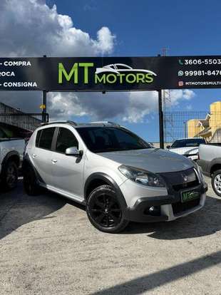 RENAULT-SANDERO-2013