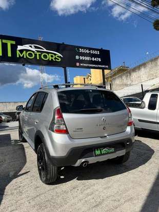 RENAULT-SANDERO-2013