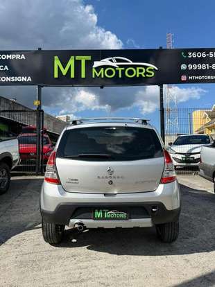RENAULT-SANDERO-2013