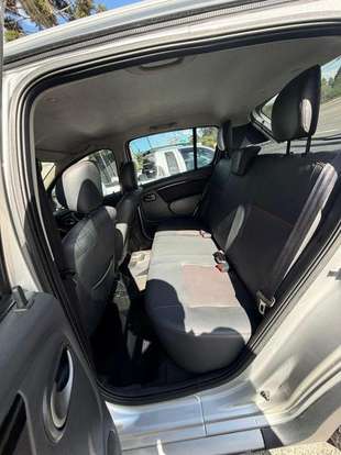 RENAULT-SANDERO-2013