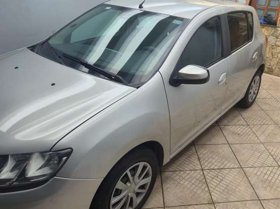 RENAULT-SANDERO-2014
