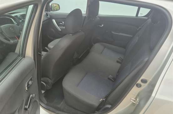 RENAULT-SANDERO-2014