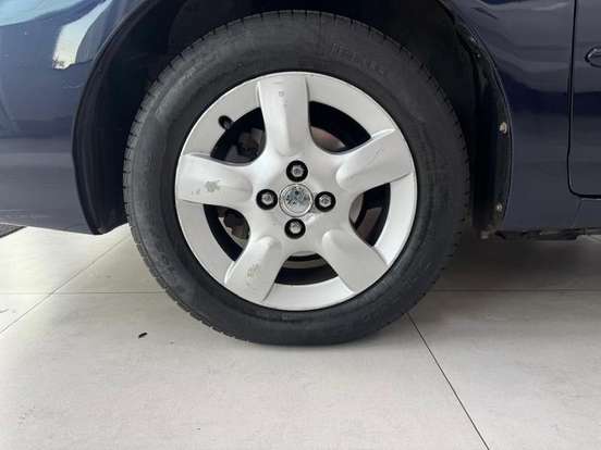 TOYOTA-COROLLA-2005