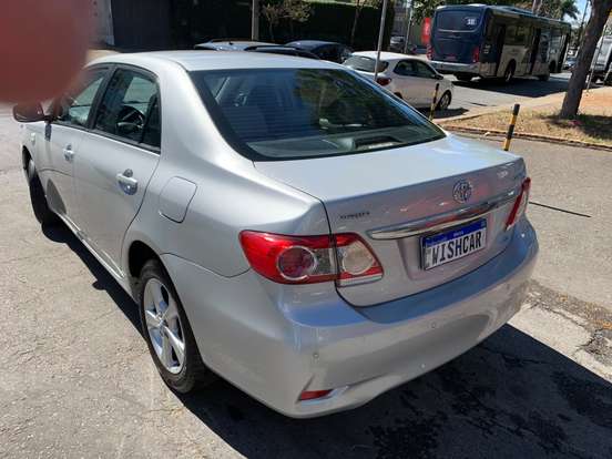 TOYOTA-COROLLA-2011