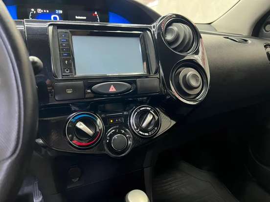 TOYOTA-ETIOS-2019