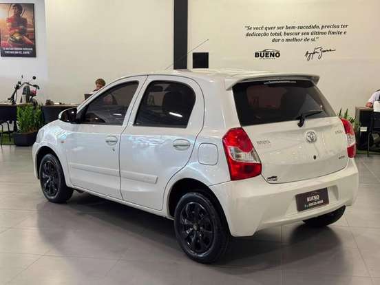 TOYOTA-ETIOS-2015